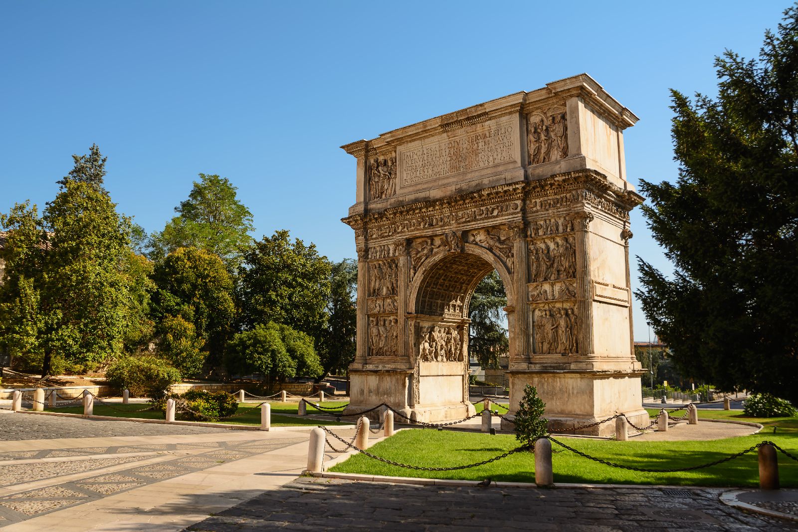 From Benevento to Naples: Route through 6 DAYS - 7 NIGHTS