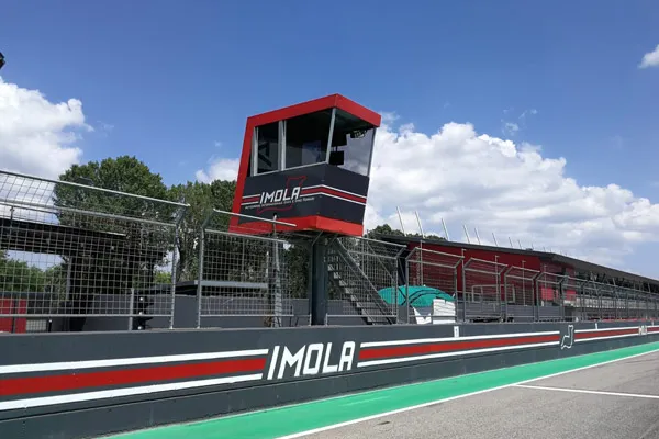 Motor Valley Route: Automotive 6 Days, 7 Nights