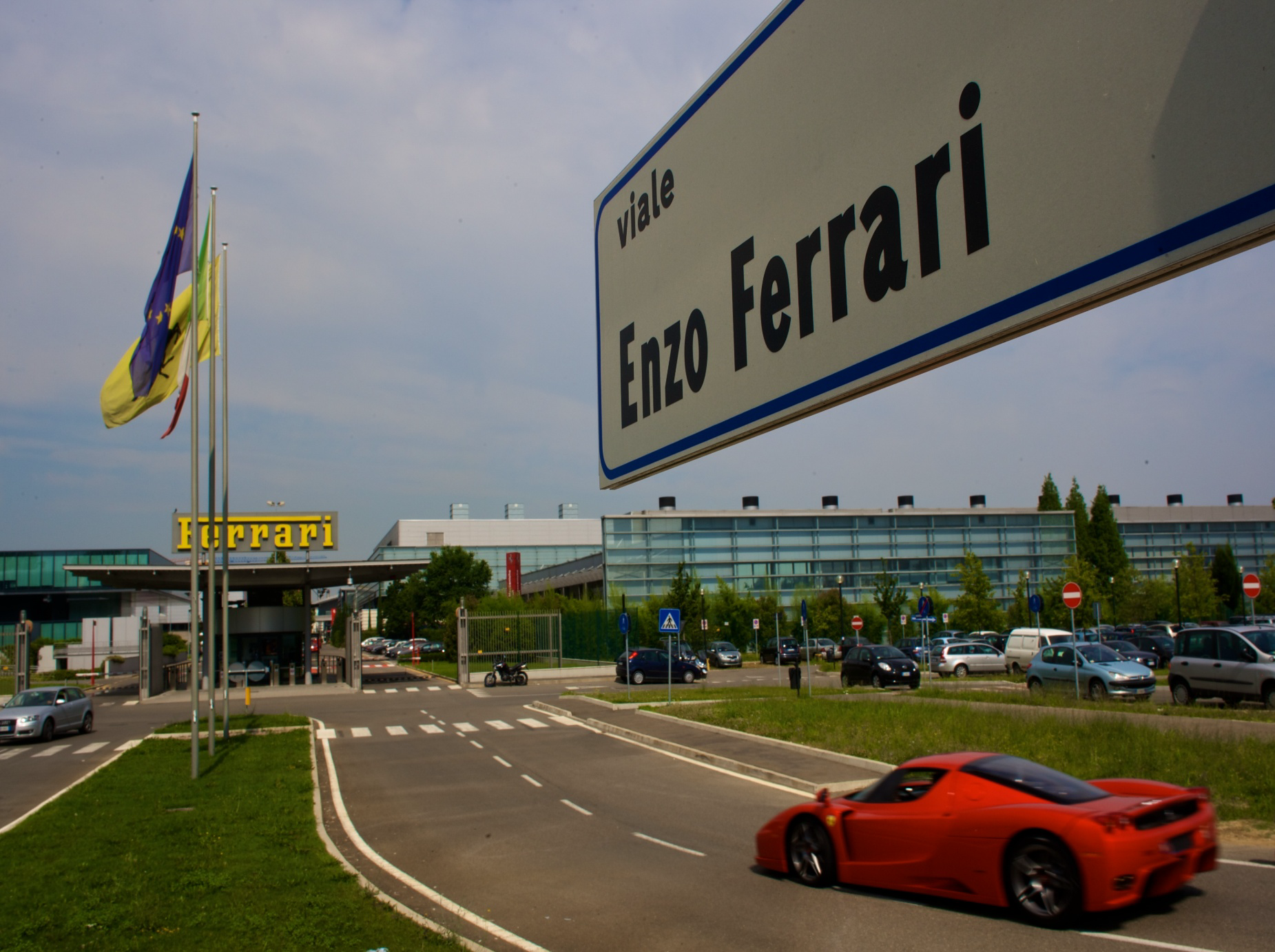 Motor Valley Route: Automotive 6 Days, 7 Nights