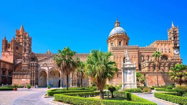 9 DAYS - 8 NIGHTS A Journey into the History of Southern Italy